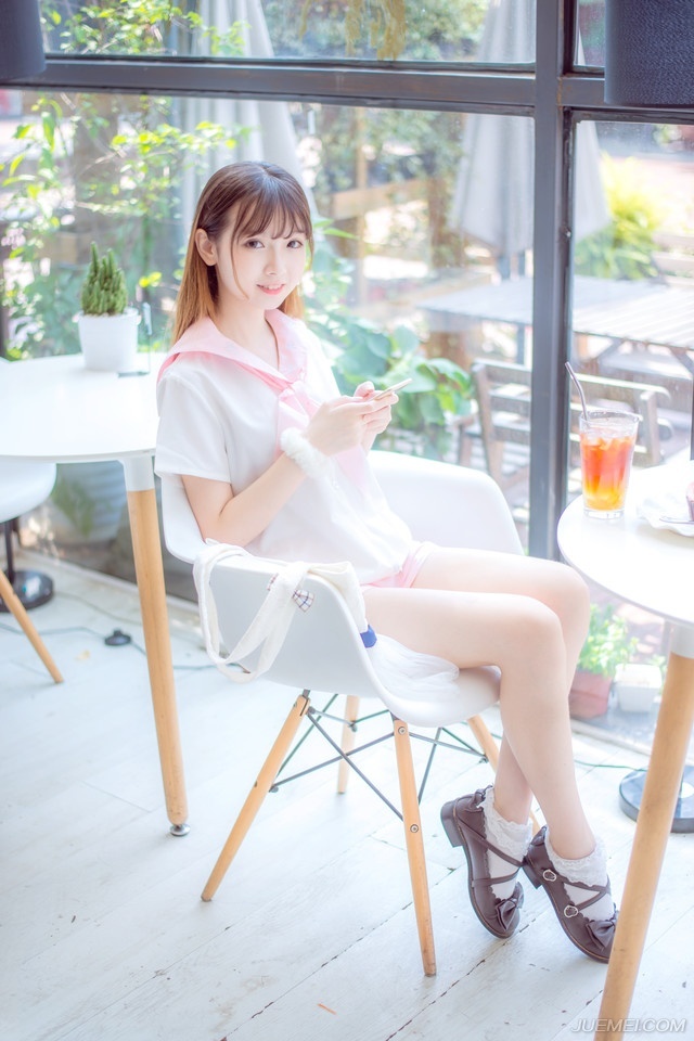 “唉~”